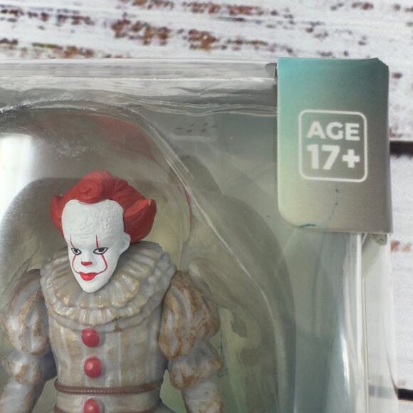 Pennywise "IT" Chapter Two Culterfly 3" Collectible Vinyl Figure - Picture 6 of 6